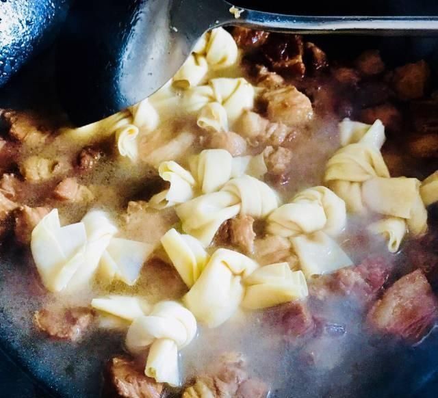 红烧肉|一口一块的百叶结红烧肉,最爱那肥而不腻