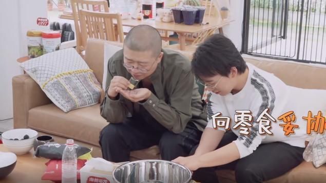  料理|做家务的男人：范丞丞郭麒麟黑暗料理“满蛋全席”新鲜出炉