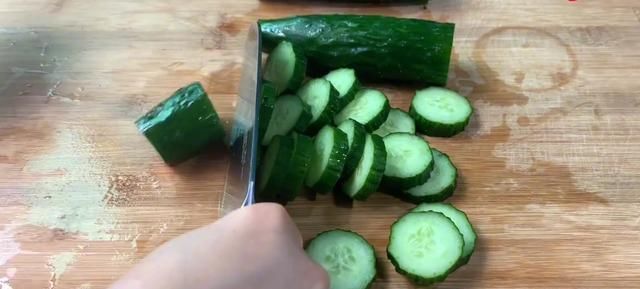  柠檬茶|夏天炎热无食欲，一根黄瓜搭配柠檬茶，酸爽开胃还不会发胖