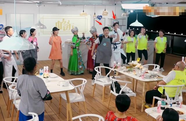  中餐厅|官方身高178的黄晓明，与187的张亮同框，真实差距一目了然