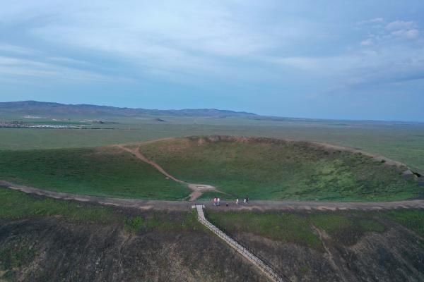  火山|乌兰察布：草原上的火山群