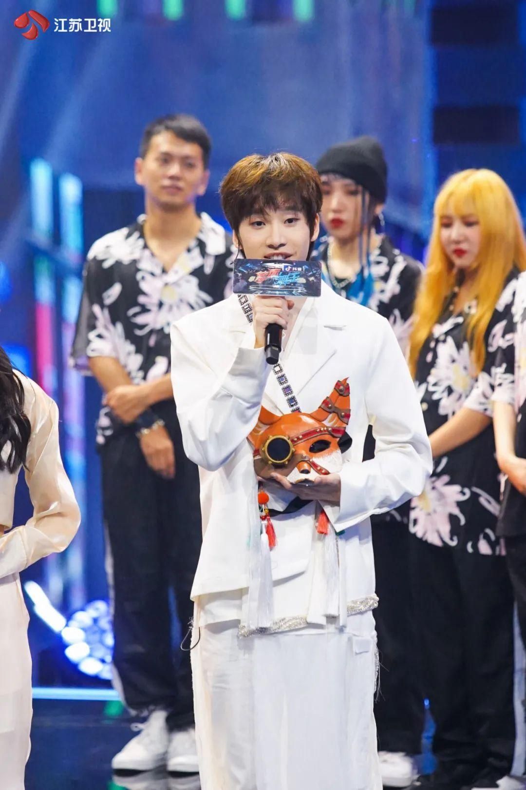  糖果炮弹|《蒙面舞王》强强对决，“调皮蛋”守擂成功！