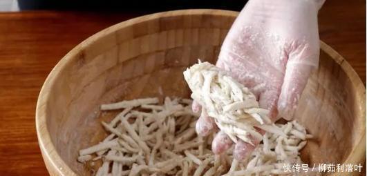 不腻|杏鲍菇别炒着吃了,教你一种新做法,外酥里嫩好吃不腻