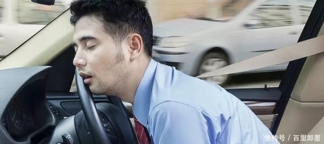  闭上眼睛|闭上眼睛开一分钟以上？这个司机是不是太热心了！