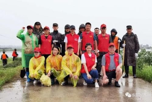  女兵|这个女兵了不起，休假期间转战多个点位抗洪！