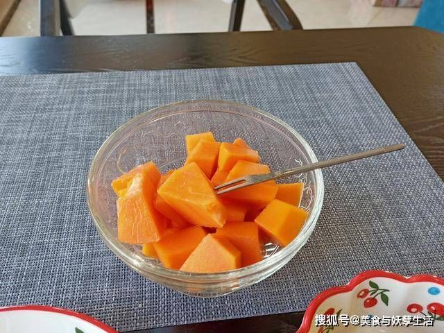 男女|老婆生活太讲究!周日早餐做7样,男女还分2桌,网友:精致女人