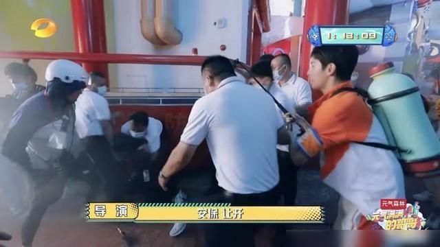  哥哥|《元气满满的哥哥》：吴奇隆被保安摁倒在地，导演：那是艺人！