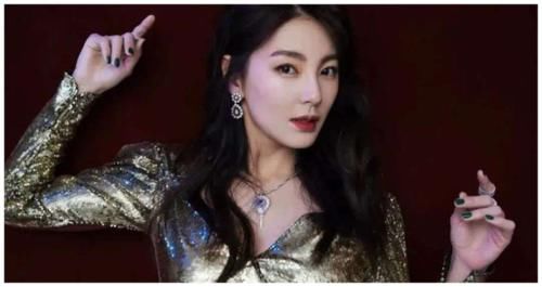  姐姐们|史上头一遭，这档综艺把自己玩成了一场行为艺术