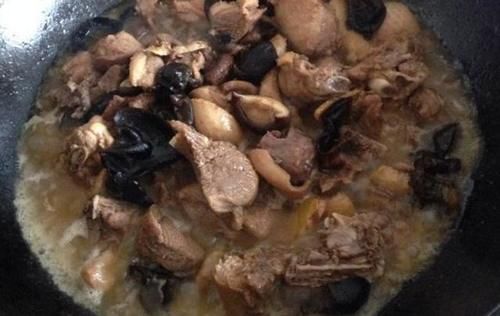 鸭肉的香味|吃猪肉不如吃它,九月份很合适,加上点木耳炒着吃,滋润肠道