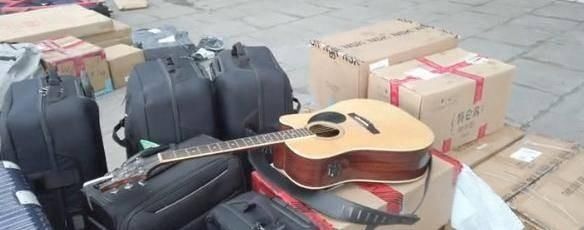  鹏飞|谢鹏飞带吉他前往大连赛区 曾在节目中弹唱周杰伦的《晴天》