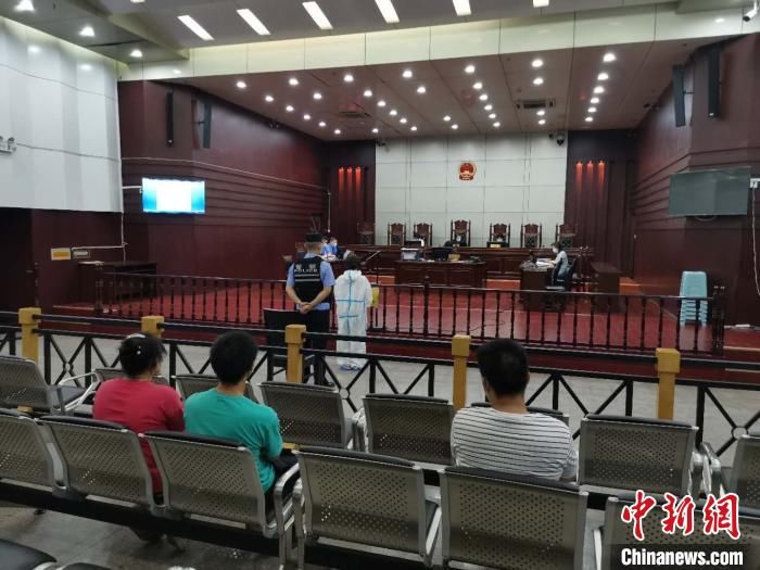 获刑|湖北十堰一女子抢夺客车方向盘获刑3年