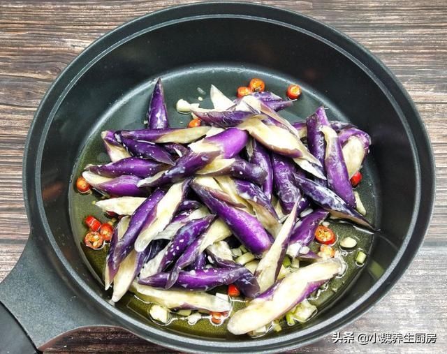  食材|炒茄子时，不要直接下锅炒！多加一步骤，茄子不吸油不发黑