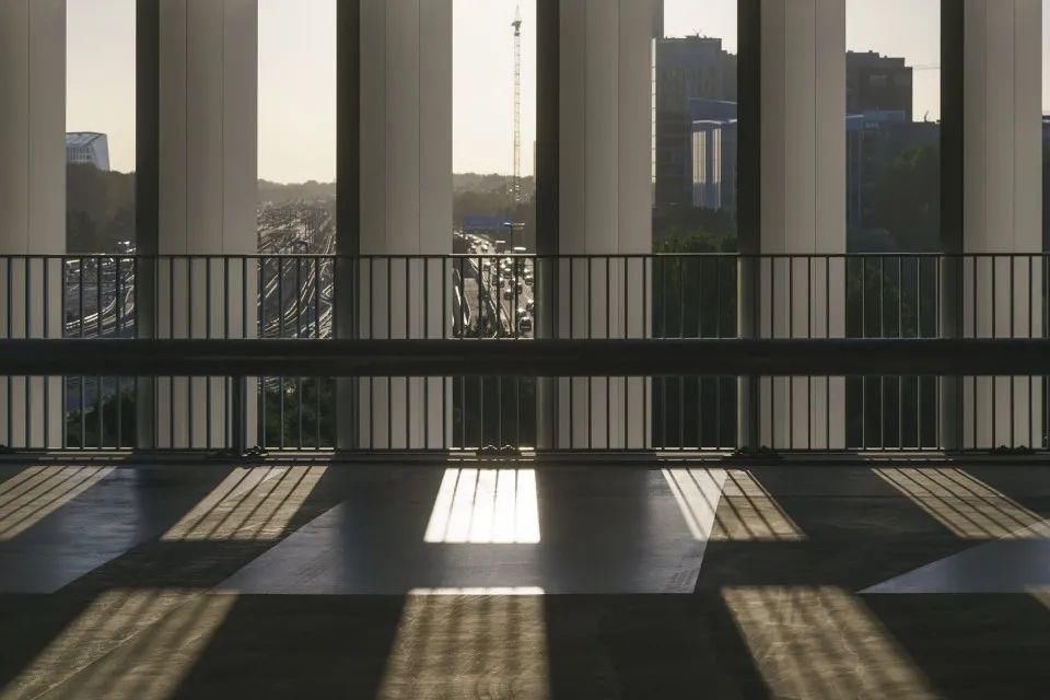  空间|5 个停车楼设计：“树”向生长的停车空间