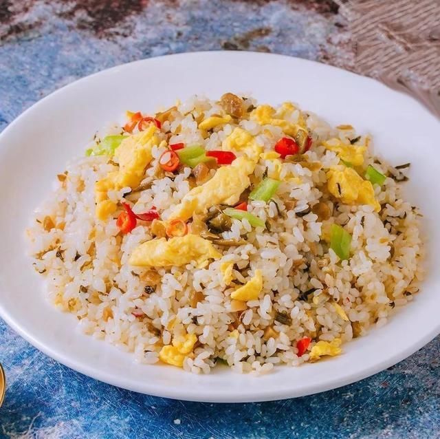 炒饭|一份高档炒饭的新花样,鲍鱼当配菜,二十几种菜单天天换