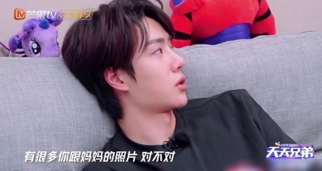 洗照片|王一博开车带卷卷洗照片,网友表示开车的王一博好帅啊