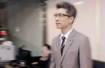  朱广权|央视主持人朱广权又出新段子，翻唱经典，却被质疑修音？