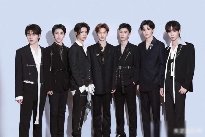  实力|李权哲秒删？发博内涵队友实力差？乐华七子关系到底如何？