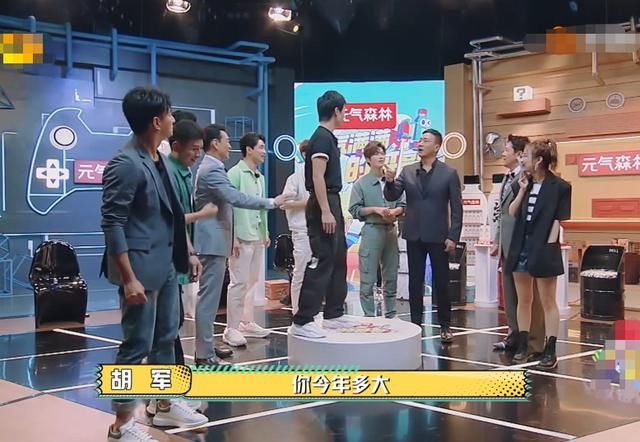  哥哥队|胡军问杨洋谈过几个女友，杨洋正不知所措时，李维嘉的救场太及时