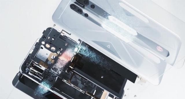  必备|电竞越级必备！红魔5S游戏手机给你不一般邂逅