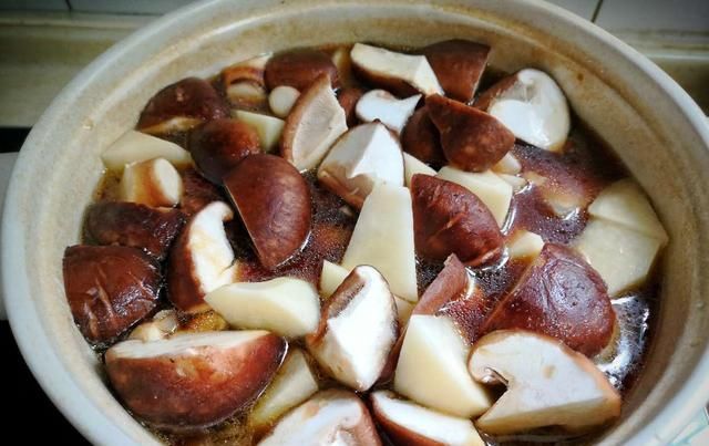  味道|这俩食材焖一锅，营养好味道香，我家立秋后常做，孩子爱吃不挑食