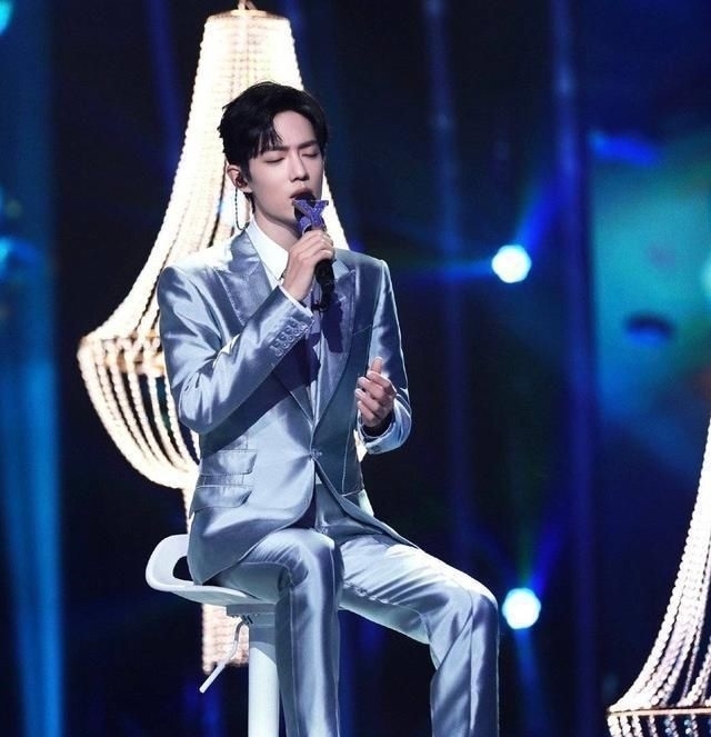  东方|《东方卫视》宣传片三次提及肖战，来看舞台上的百变肖战