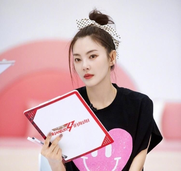 直呼|张雨绮教跳女团舞,李诞直呼太难了,罗永浩:这得有腰才能这样