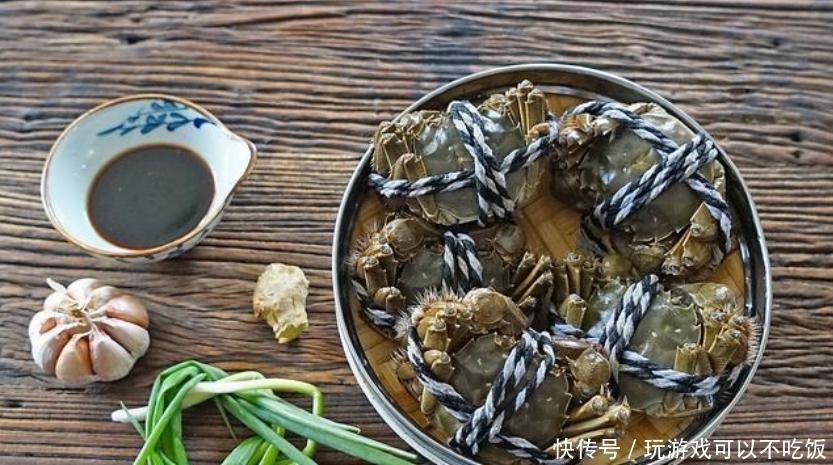  冷水|蒸螃蟹时，用冷水还是热水？蟹农教您一招，螃蟹不掉腿，不流黄