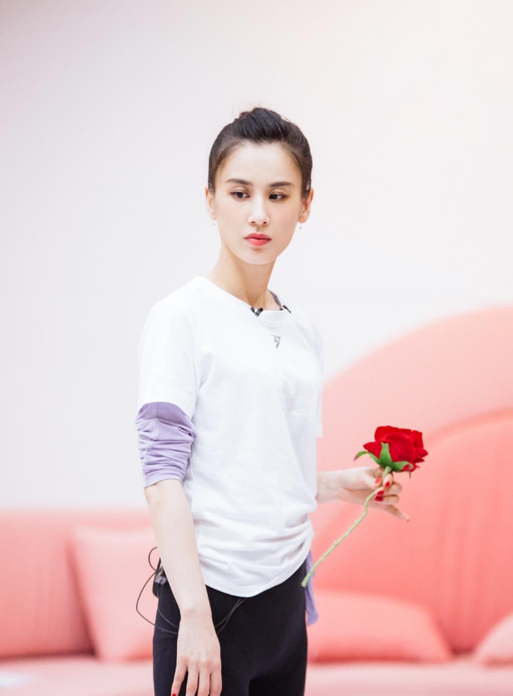  气场|《浪姐》第二次公演嗨爆全场，宁静气场全开，实力最强的她却垫底