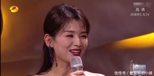 颁奖|金鹰节颁奖尴尬多!刘涛走神何炅急救场,嘉宾忘词全场都看提词器