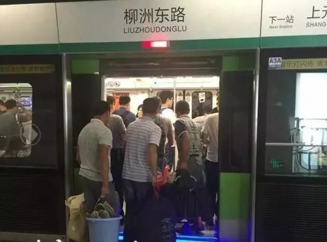 农民工师傅|被人偷偷爱着真好，你看到这张图已经刷爆全国