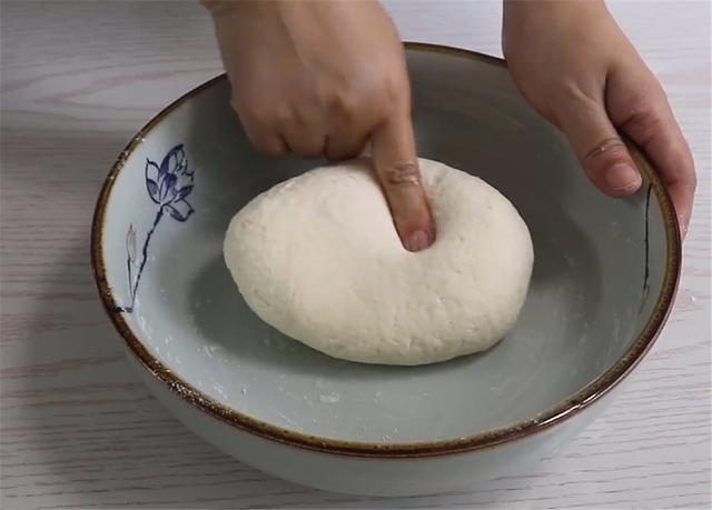 面粉|发面饼最好吃的家常做法,蓬松柔软又香甜,比馅饼好吃多了