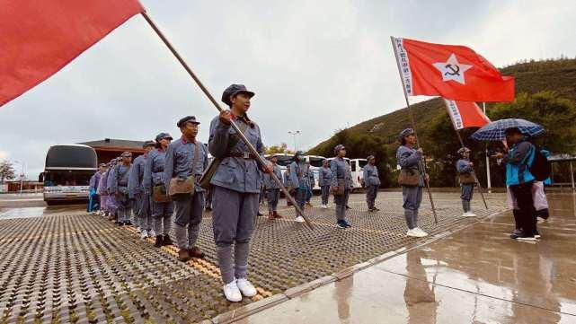 六盘|#网络达人浪固原#|漫步于细雨绵绵，探索从砖雕工艺到红色精神