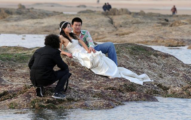 儿媳|“新媳不上桌这是规矩”儿媳不吵不闹一句话，婆婆立威失败反丢脸