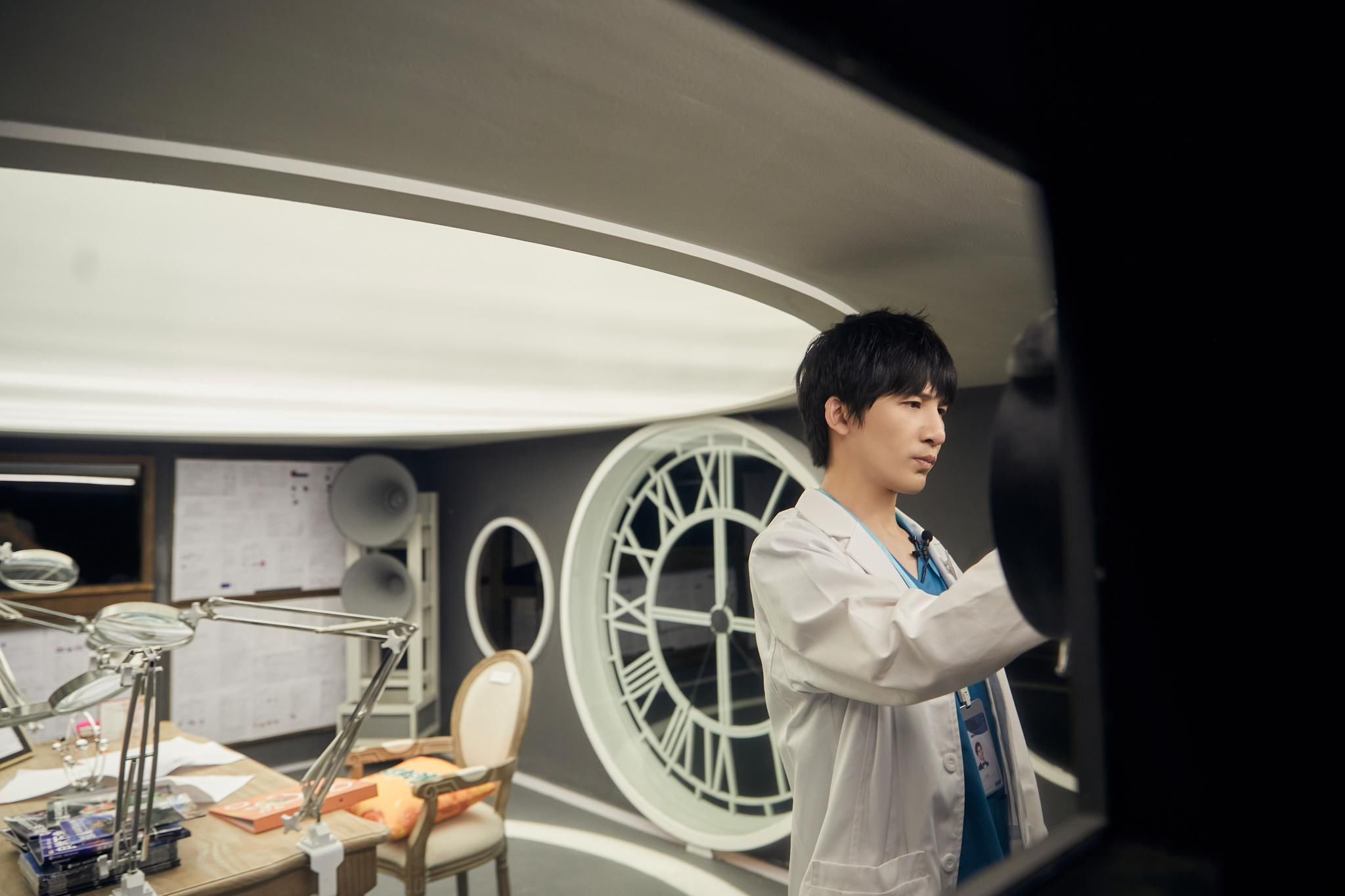  黄明昊|《密室大逃脱2》邓伦黄明昊蹦床抢奖牌