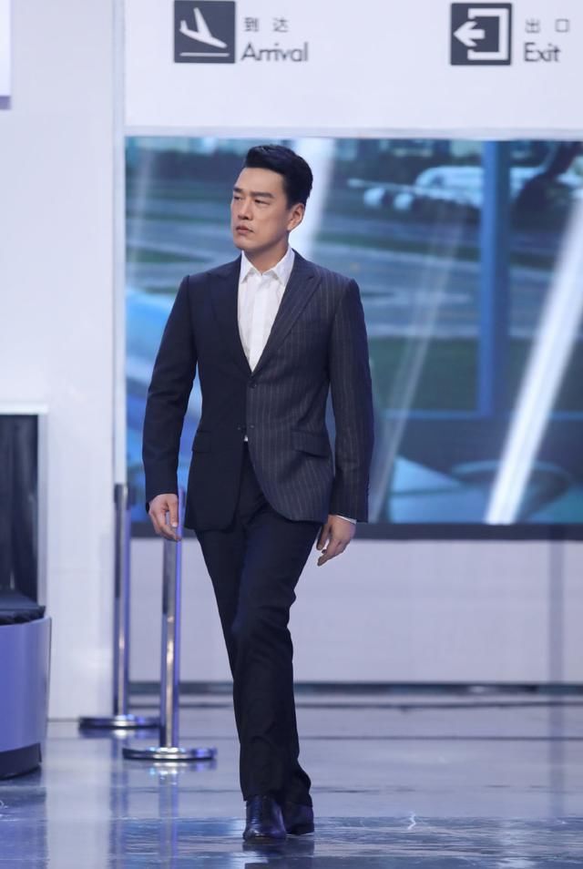  参加|王耀庆出意外了！参加活动喝香槟竟然发生这样的事，表情说明一切