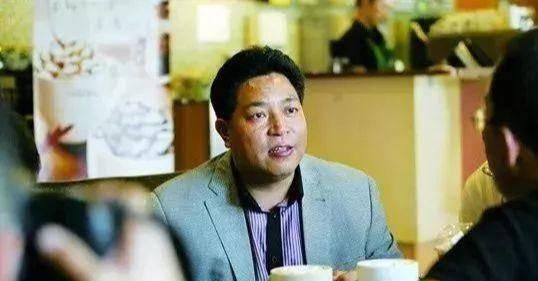 富翁|20年前女子一时善念收留3个少年，如今少年成富翁来报一饭之恩