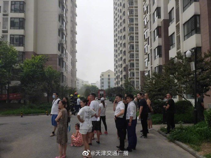  火情|天津 西青区一小区高层居民家中发生火情