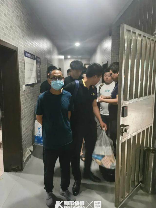  爆款|95后小伙靠卖品牌“爆款鞋”3年赚7000多万！亲戚都帮他打工！手机上每秒10多个订单