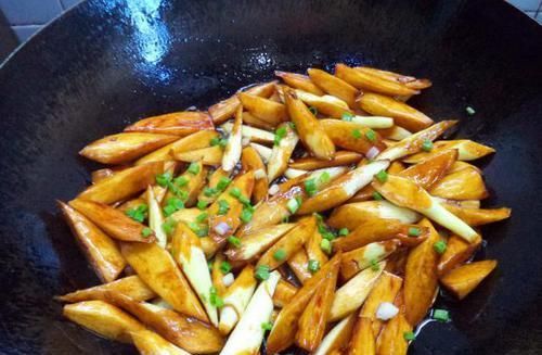 开胃|这菜含有十几种氨基酸，夏季炒着吃，润肠解暑又开胃，很难见到