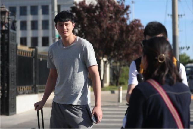 北控|三年2400万!北控续约场均7分4.8板前国字球员。值不值?