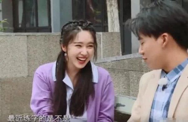  不经意|阚清子当着郭麒麟翻私人包包，不经意拿出一物后，大林子突然耳根微红