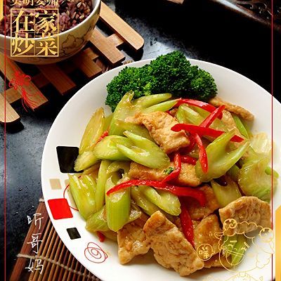  蛋白|西芹炒花生蛋白片