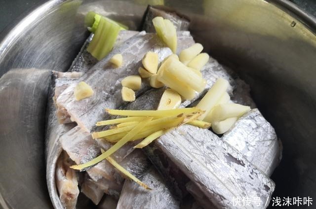 味道鲜美|创作开运礼油焖带鱼的正宗做法,色红油亮,汁浓如胶,味道鲜美