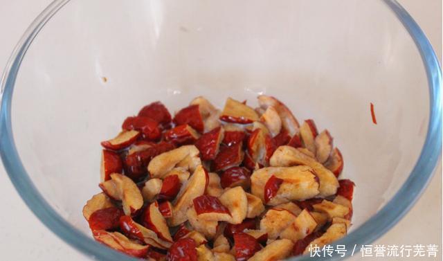 枣糕|秋季暖心糕点红糖枣糕,自己在家就能制作,软糯美味,幸福感倍增