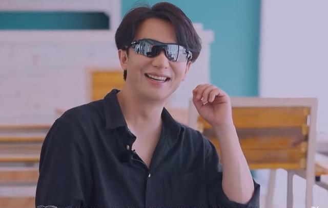 夏日|《夏日冲浪店》上线!黄轩自称带资进组,王一博变身“小话痨”