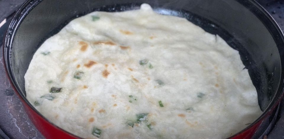 家常|家常烙饼最简单的做法,不用揉面不用油酥,柔软又多层,凉了不硬