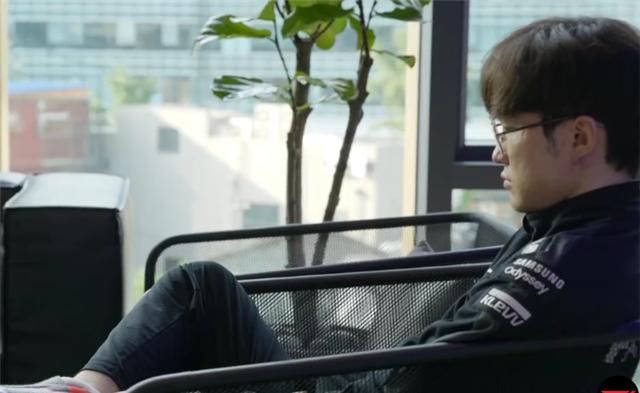  faker|faker成为替补之后，skt拍摄了一个新的宣传片，老粉丝对此无法接受