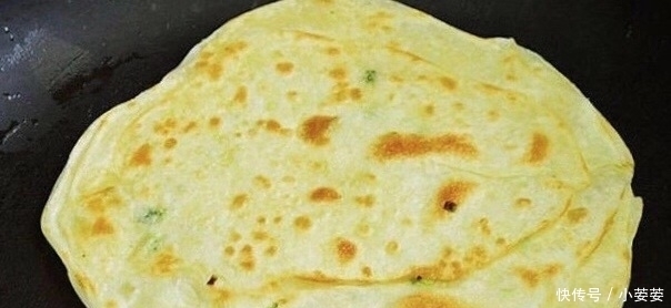 花椒粉|饺子皮新吃法,5分钟做一锅煎饼,酥脆好吃,美味又香,上桌抢光