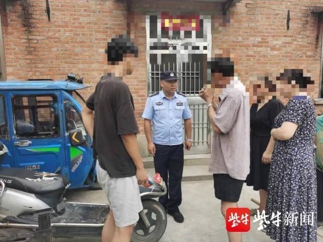  老人|男子撞倒老人后逃逸，警方抓获拒不承认