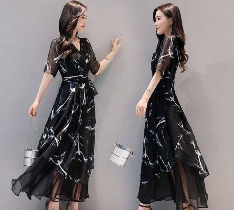  连衣裙|夏季里女人都喜欢穿这样轻薄飘逸的连衣裙，清爽时尚显柔美气息